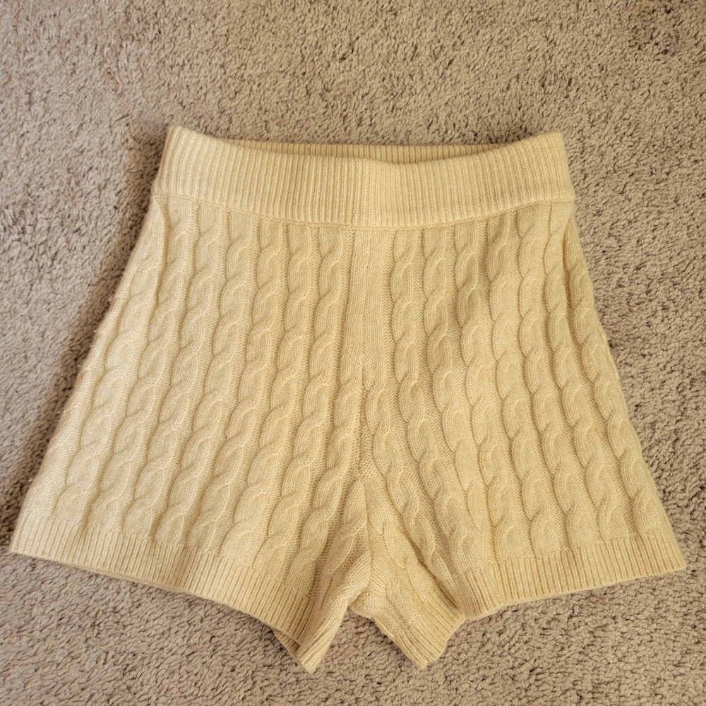 H&M High Waist Cream Cable Knit Shorts - Picture 2 of 4